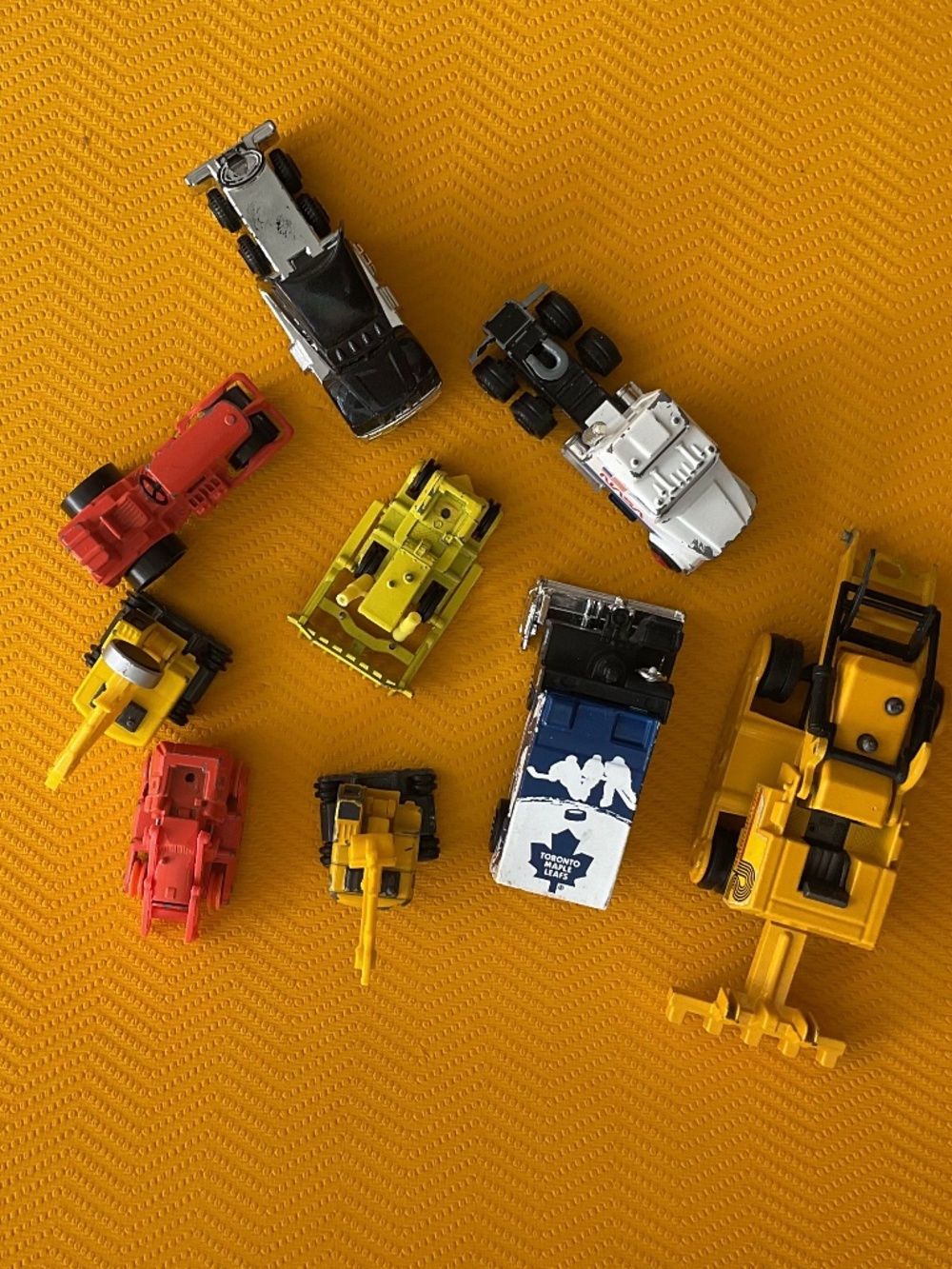 9 pieces pack car&vehicle pack, Tomica, Majorett, Yatming, Maple leaf brand